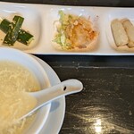 雅苑 - ランチ950円のスープと前菜