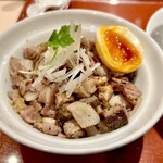 麦と麺助 - お勧めされた炙りチャーシュー丼、香ばしさが完璧
