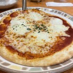 サイゼリヤ - バッファローモッツァレラのマルゲリータピザ400円+セットドリンクバー200円
      計600円
