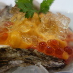 ビストロ ダイア - 口取りの、能登半島輪島の殻付き牡蠣、エゾバフンウニ添えトマトジュレ