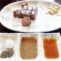 ステーキ池田 - フィレステーキ (100g) とソース