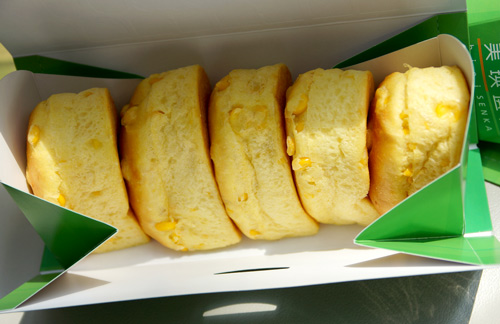 毎度行列☆美瑛のコーンパン』by ナマダ : 美瑛選果 新千歳空港店 - 新