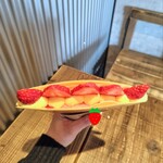 aile - いちごカスタードクレープ