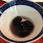 十々八 - 付き出し(黒豆の葡萄酒煮)