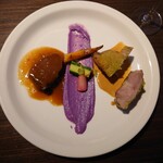 ア ターブル - 和牛スネ肉の赤ワイン煮込み
                                &
                                豚肩ロースの香草パン粉焼き