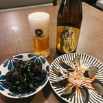 マルヤス酒場 - 料理写真:エビス中瓶 550円
キクラゲサラダ 198円
丸切りピータン 198円