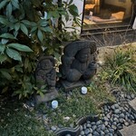 博多もつ鍋 やま中 - 庭内にありました　合掌！