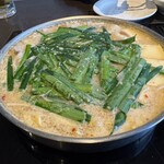 博多もつ鍋 やま中 大橋本店 - 鍋は出来上がりの状態で持って来てくれます！