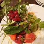 麹町ビストロ 階段の途中 - ブラータ 生ハム いちじくのグリル サラダ仕立て