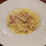 288525168 - もちもち麺の本格濃厚カルボナーラ生パスタ1760円