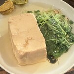 こなや - 豆腐　330円　かいわれ160円