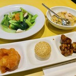 黄老 さんちか店 - ¥1700くらいのセットで、点心もついてます(写真撮り忘れた…)