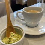 タンタ フェリチッタ - ピスタチオジェラート、ホットコーヒー