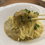 左とう - ジェノベーゼたっぷり麵リフト