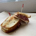 ファイブ・スター・デリ - 料理写真:ザ・ルーベン