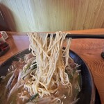 中華料理 王道楼 - 【レバニラタンメン＝細縮れ麺】