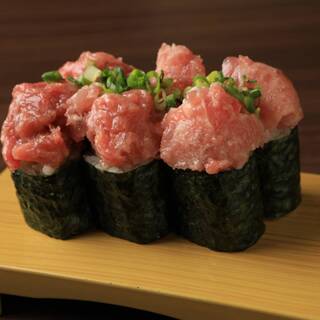 全12種類のあて巻きと地魚が楽しめます