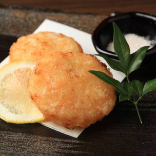 当店1番人気メニュー！海老しんじょう揚げ