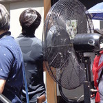 日本橋 天丼 金子半之助 - 熱射病予防の大型扇風機