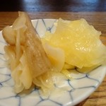 日本橋 天丼 金子半之助 - 食べ放題のガリごぼうとお新香