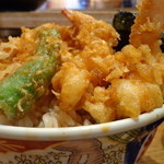 日本橋 天丼 金子半之助 - イカと小柱のかき揚げ