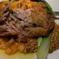 シャンパン食堂 - A.鴨もも肉のコンフィ、カスレ仕立て
