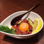 味道苑 - 炙りユッケ！