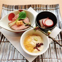 尾崎牛焼肉 銀座 ひむか - ローストビーフ、牛肉の煮こごり、汲み上げ湯葉のゼリー寄せ