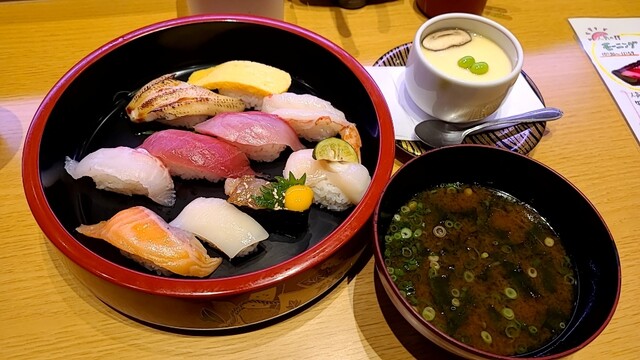 回転寿司 すしえもん 湘南モールフィル店 （SUSHIEMON） - 本