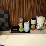 とん唐てん - 清潔なカウンター