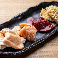 ホルモン盛り合わせ