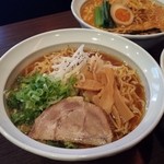 本家博多担々麺 担々と - そばも人気のメニューです♪