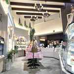 パリジャン パーペチュアル - ヨーロピアン調で開放感いっぱいの店内