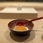 紀尾井町 三谷 - 雲丹・真鱈の白子・ご飯 再び衝撃が降りる。雲丹・白子のリゾットみたいなもの。恐ろしくクリーミー。