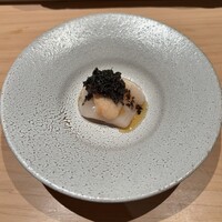 匠 進吾 - 帆立 胡麻油で漬けた塩昆布