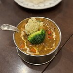 トマト - 仔牛のミルクカレー（野菜トッピング）