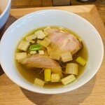 ヨコクラストアハウス - つけ汁(塩) 焼豚、ネギ、メンマが入ってます。