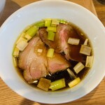 ヨコクラストアハウス - つけ汁(醤油)  入っている具材は、塩と同じ