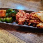 楽韓堂 心斎橋店 - キムチ盛り合わせ