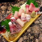 回転寿司みさき - おすすめ鮮魚の
            生あじ￥180・はまち￥180・真鯛￥240・しまあじ￥300(外税)
            おすすめ鮮魚は刺身orにぎりが選択でき刺身でお願いしました。