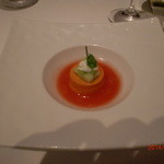 メゾン ポール・ボキューズ - 前菜の赤パプリカのムースにトマトのクーリー、白チーズとキュウリが効いてます！