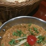 タンドールバル カマルプール - ガーリックナンとチキンキーマカレー