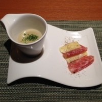 鉄板ダイニング織部 - なすのポタージュとチーズとサラミ