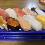 西友 - 料理写真:お寿司は店舗で作られており昔から新鮮で旨いです♪