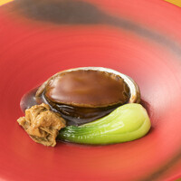 丸ごとアワビのオイスターソース煮込み