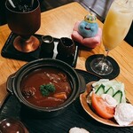 珈琲道場 侍 - ビーフシチュードリンク（水だしアイスコーヒー）付き1,300円　　右大奥カクテル800円