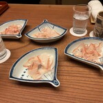 木山 - 手前左:荒節
      手前右:本枯節