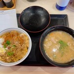 かつや - 料理写真:カツ丼(竹)+豚汁(大)