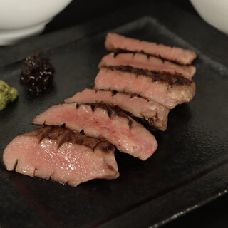 本場仙台のプリッとした焼きたて牛タン！