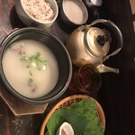韓国スープ定食 ピニョ食堂 - 